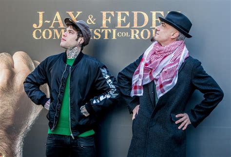 comunisti col rolex tour ospiti|Fedez e J.